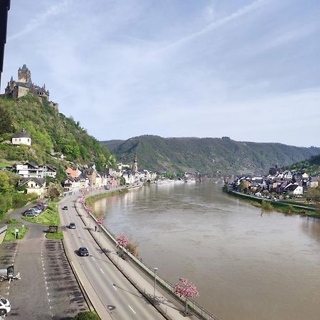 Panorama Oase Ferienwohnung Mit Blick Auf Mosel Und Reichsburg Cochem Exteriör bild
